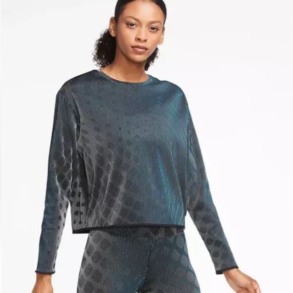 NWOT|Nike Run Division Midlayer Long Sleeve Top C28 - Picture 1 of 10